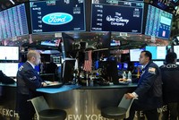 Giới đầu tư Phố Wall vẫn đang chờ đợi chất xúc tác mạnh hơn